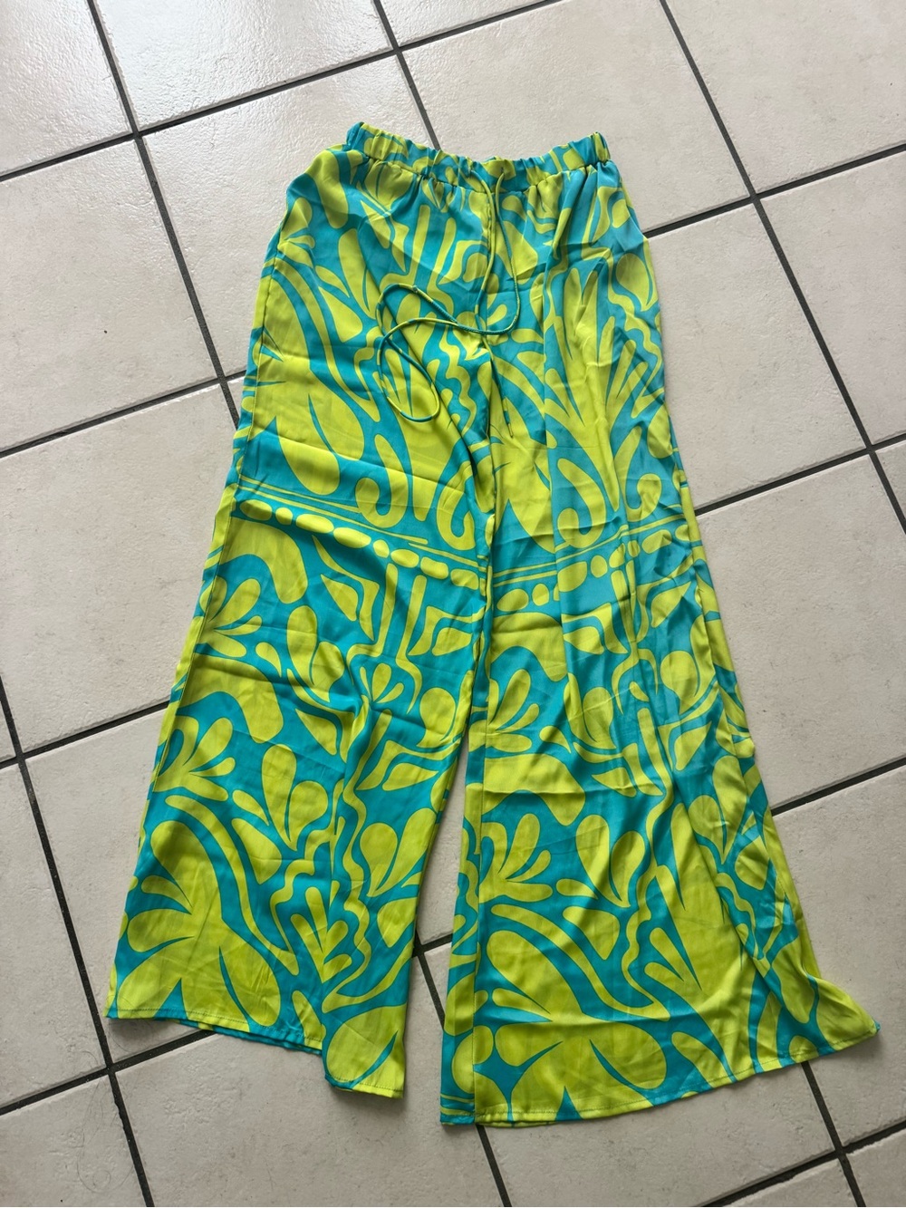 PrettyLittleThing Lime & Teal Wide-Leg Printed Pants